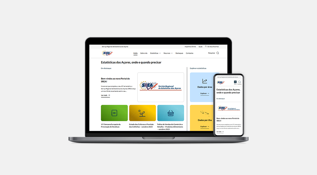 Computador portátil e telemóvel, com a página inicial do SREA aberta nos ecrãs